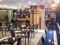 سبينزا هوتل Hotels near براتونام