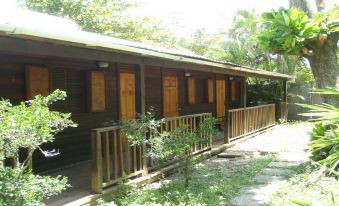 The Reef Beach Huts - Housity