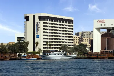 Radisson Blu Hotel, Dubai Deira Creek Отели в г. Дубай