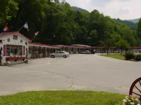 A Holiday Motel - Maggie Valley