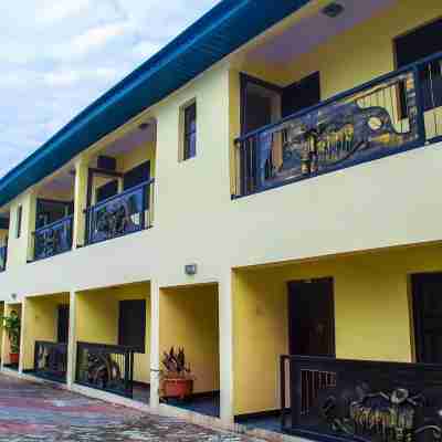 Keves Inn and Suites Hotel Exterior