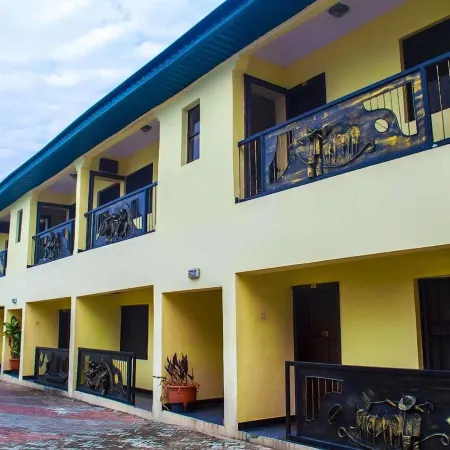 Keves Inn and Suites Отели в г. Калабар