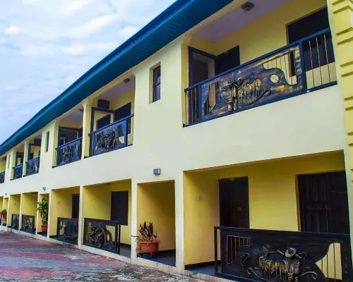 ケヴェス イン アンド スイーツ カラバルのホテル