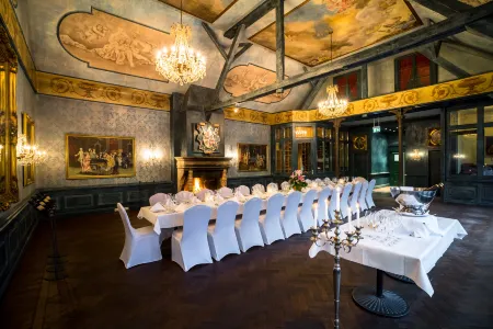 Schlosshotel Weyberhöfe Отели в г. Зайлауф