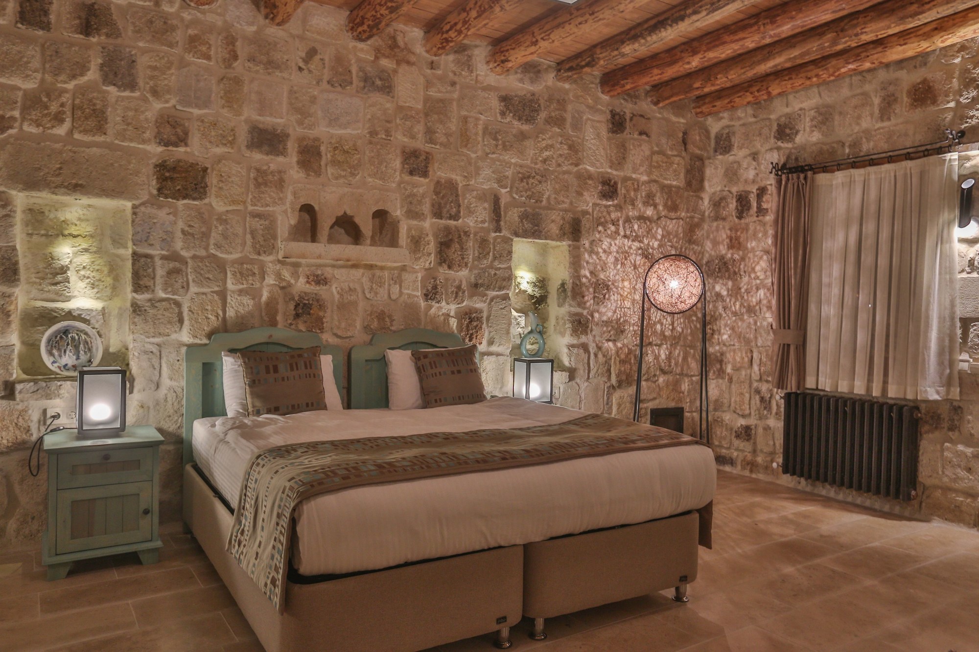 Acropolis Cave Suites