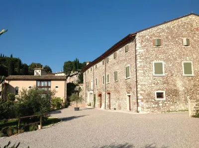 Corte Castello Hotels in Аффі