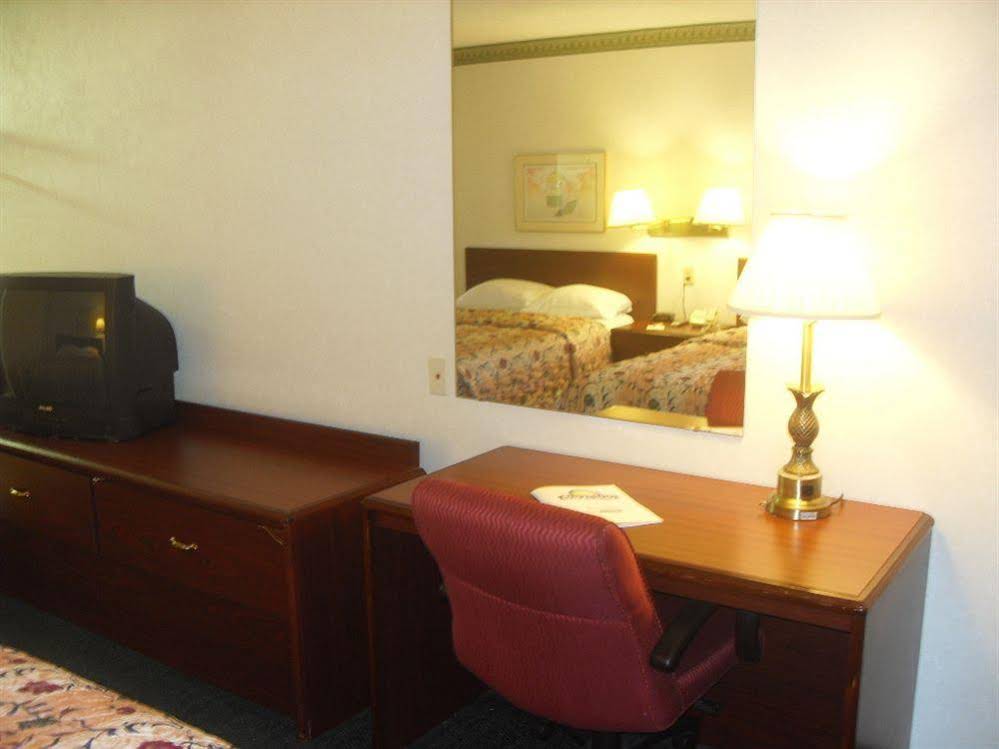 Days Inn by Wyndham Maumee/Toledo