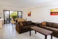 Gladstone Heights Executive Apartments Hotels near Heron Island ferry terminal