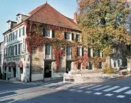 Logis Hôtel des Messageries Отели в г. Арбуа