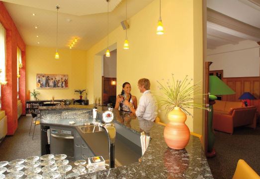 2. 호텔 슈바이처호..