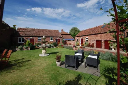 Home Farm & Lodge Отели в г. Ботри