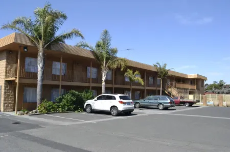 Sphinx Hotel Motel Отели рядом с достопримечательностью «Ярраби Нейтив Гарден»