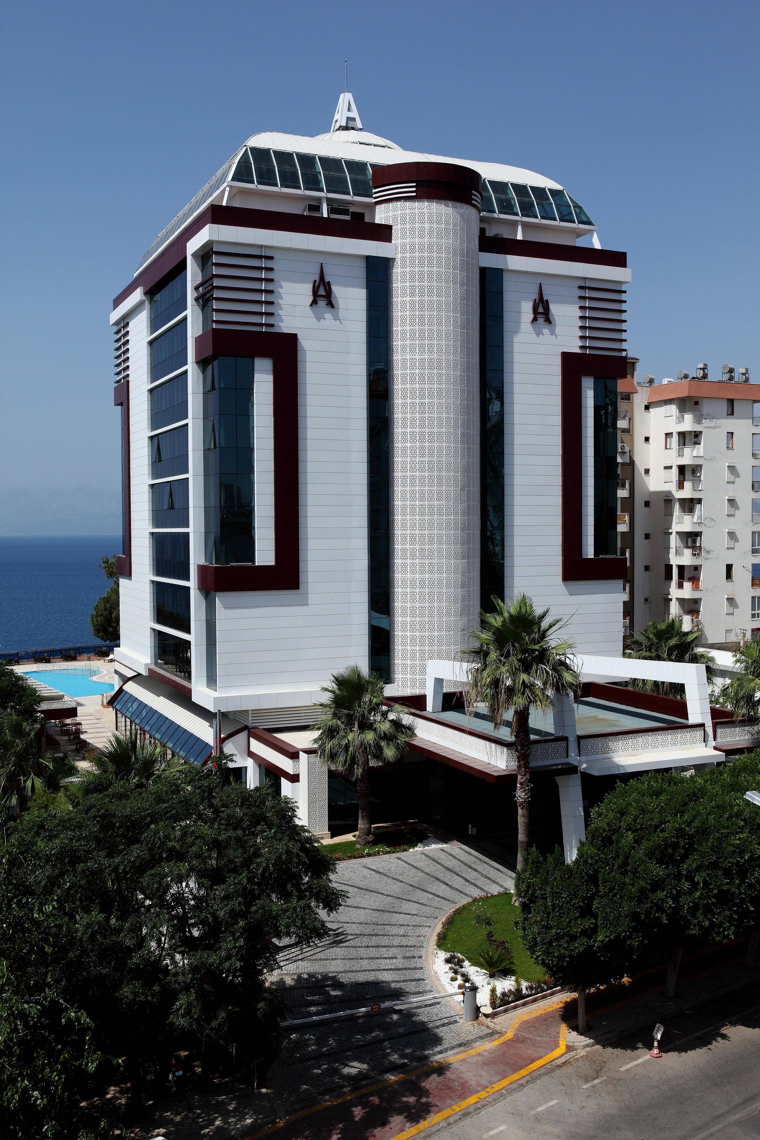 Santa Marina Hotel