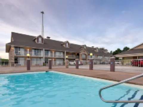 Interstate Inn Hotels in Sequoyah County