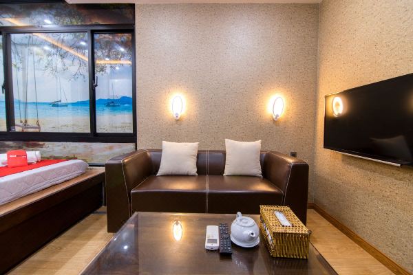 RedDoorz Plus Near Nguyen Trai Street_2