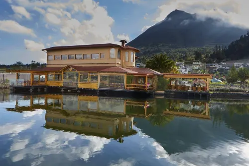 Hosteria Cabañas Del Lago Hotels in Песильо