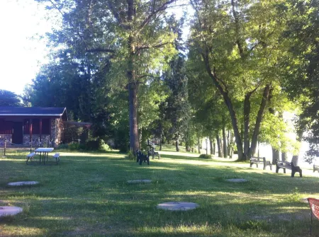 Motel le Charentais Отели в г. Бертьервиль