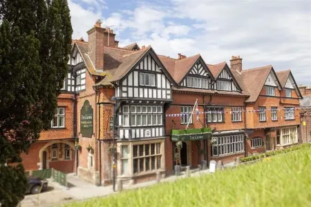 Crown Hotel Отели рядом с достопримечательностью «Barony Park»