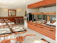 Brit Hotel Confort Roissy Saint-Witz Hotels in Saint-Witz
