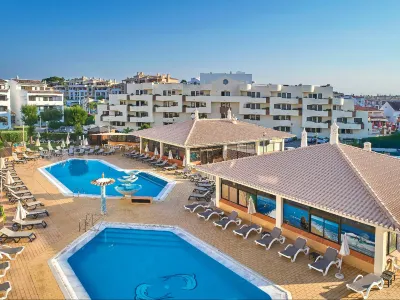 Oceanus Aparthotel Hotels near Praia da Balaia