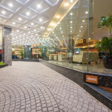 Muong Thanh Luxury Song HAN Hotel Отели рядом с Аэропорт Дананг