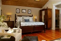 Coho Cottages Hotels in Willow Creek