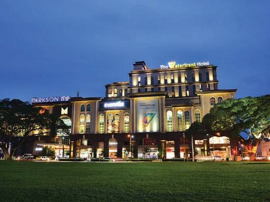 The Waterfront Hotel Kuching Room Reviews Photos Kuching 2021 Deals Price Trip Com