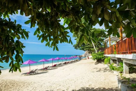 White Sand Samui Resort Отели рядом с достопримечательностью «Guan-Yu Koh Samui Shrine»