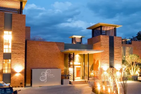 Fusion Boutique Hotel Отели рядом с достопримечательностью «Peter Mokaba Stadium»