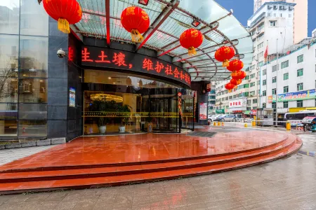 Pengcheng International Hotel Отели рядом с достопримечательностью «Nan Mountain Park»