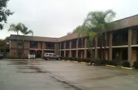 East Lake Inn