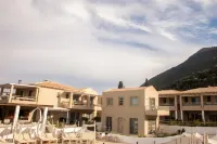 Crystal Waters Hotels in 