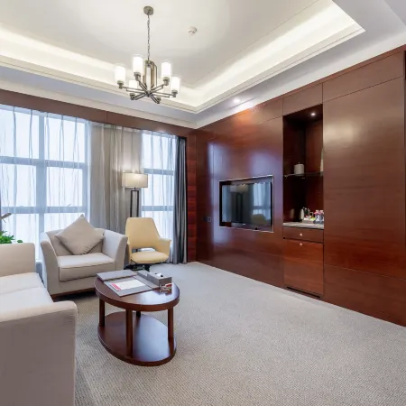 Linxiang Huayin Hotel