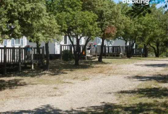 席羅思露營酒店