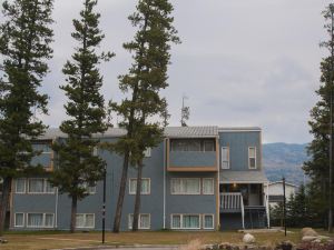 Misty Mountain Inn and Suites
