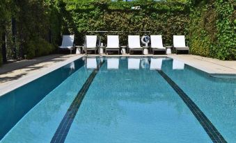 Proximity Hotel
