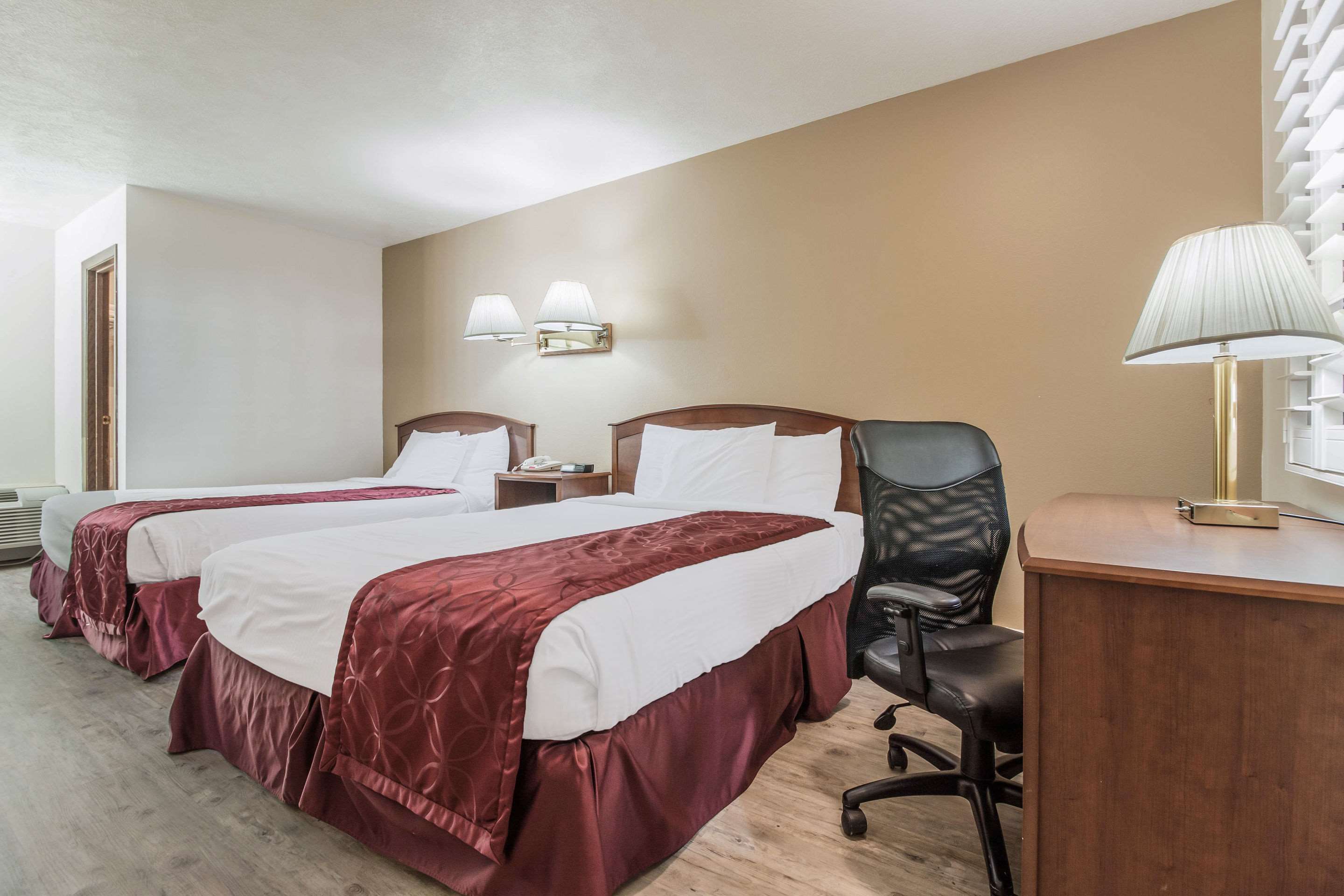 Coratel Inn & Suites McCook