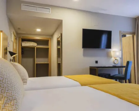 HOTEL ZENTRAL MAYORAL TOLEDO โรงแรมในโตเลโด