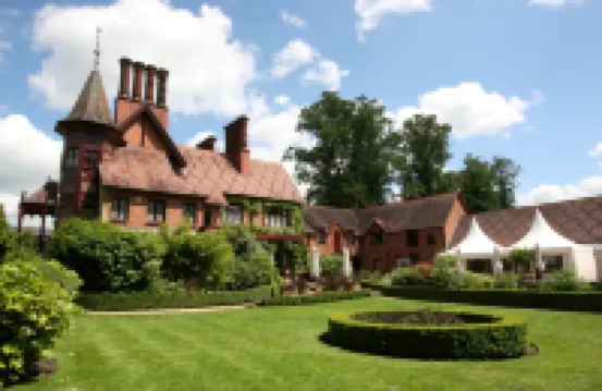 โรงแรมเดอะไฟฟ์แอร์โร่ส์ โรงแรมใน