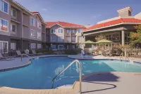 La Quinta Inn & Suites by Wyndham Austin Near the Domain - Yüzme Havuzu