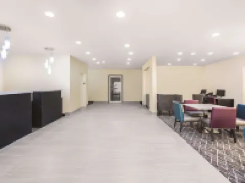 La Quinta Inn & Suites by Wyndham Rome ロームのホテル