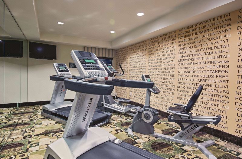 La Quinta Inn & Suites by Wyndham Lancaster photo 2