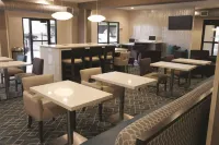 La Quinta Inn & Suites by Wyndham Wichita Airport - Breakfast