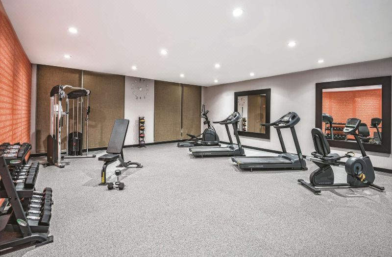 La Quinta Inn & Suites by Wyndham Dallas Grand Prairie North photo 3