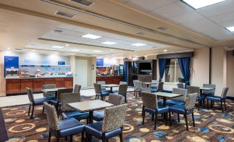 Holiday Inn Express & Suites Lathrop