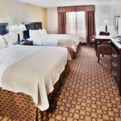 Holiday Inn Quincy Rooms