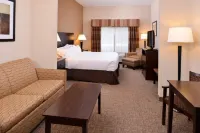 Holiday Inn Express & Suites Fairmont