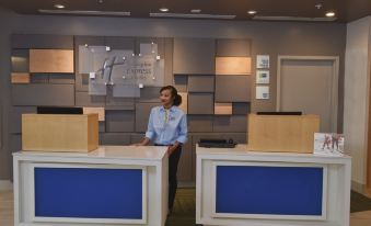 Holiday Inn Express & Suites Orlando Southeast