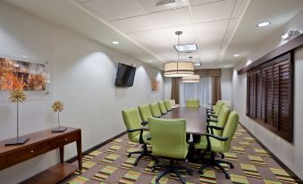 Holiday Inn Express & Suites Hays