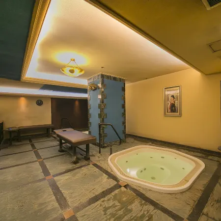 Lanzhou Legend Hotel (Lanzhou Railway Station & Lanzhou University Subway Station)